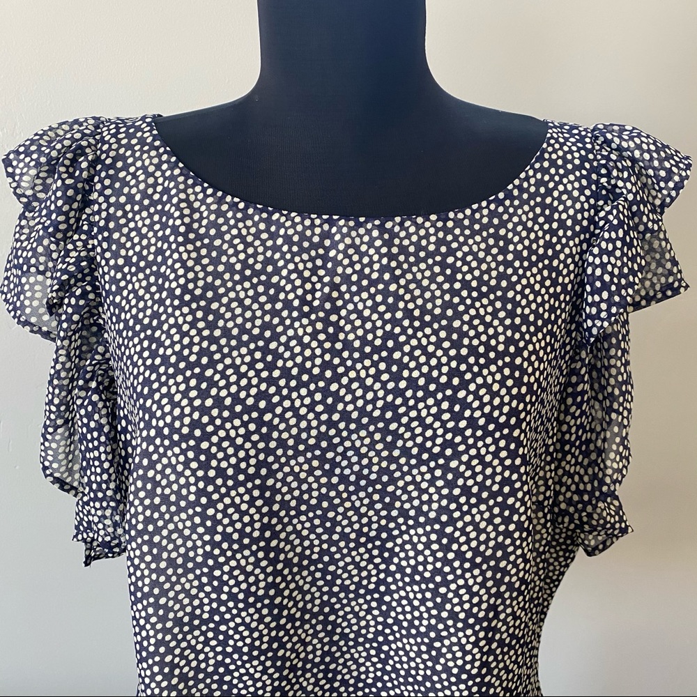 NEW - Beautiful Ruffled Top - Picture 4 of 7